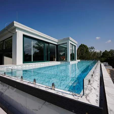 Bauhaus Wellness 106 * Siófok